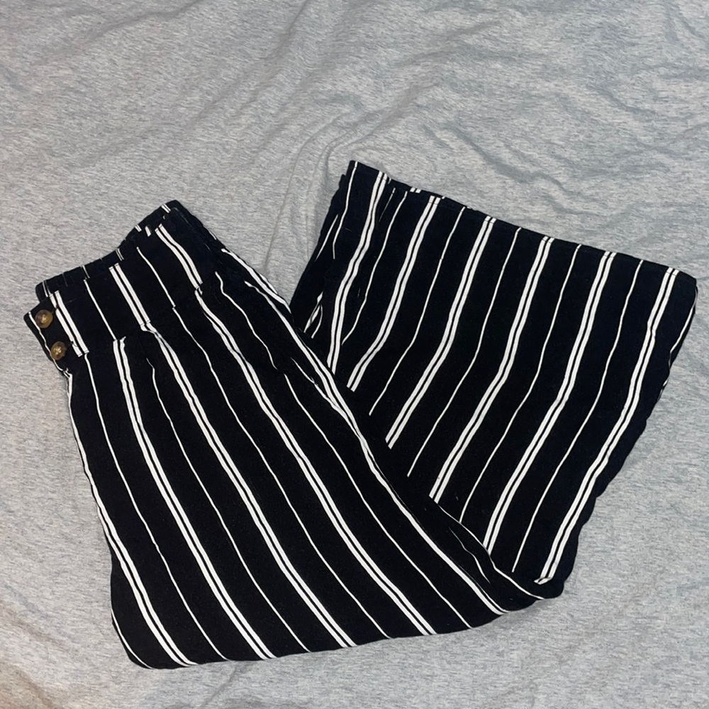 Black and white flowy pants from Hollister